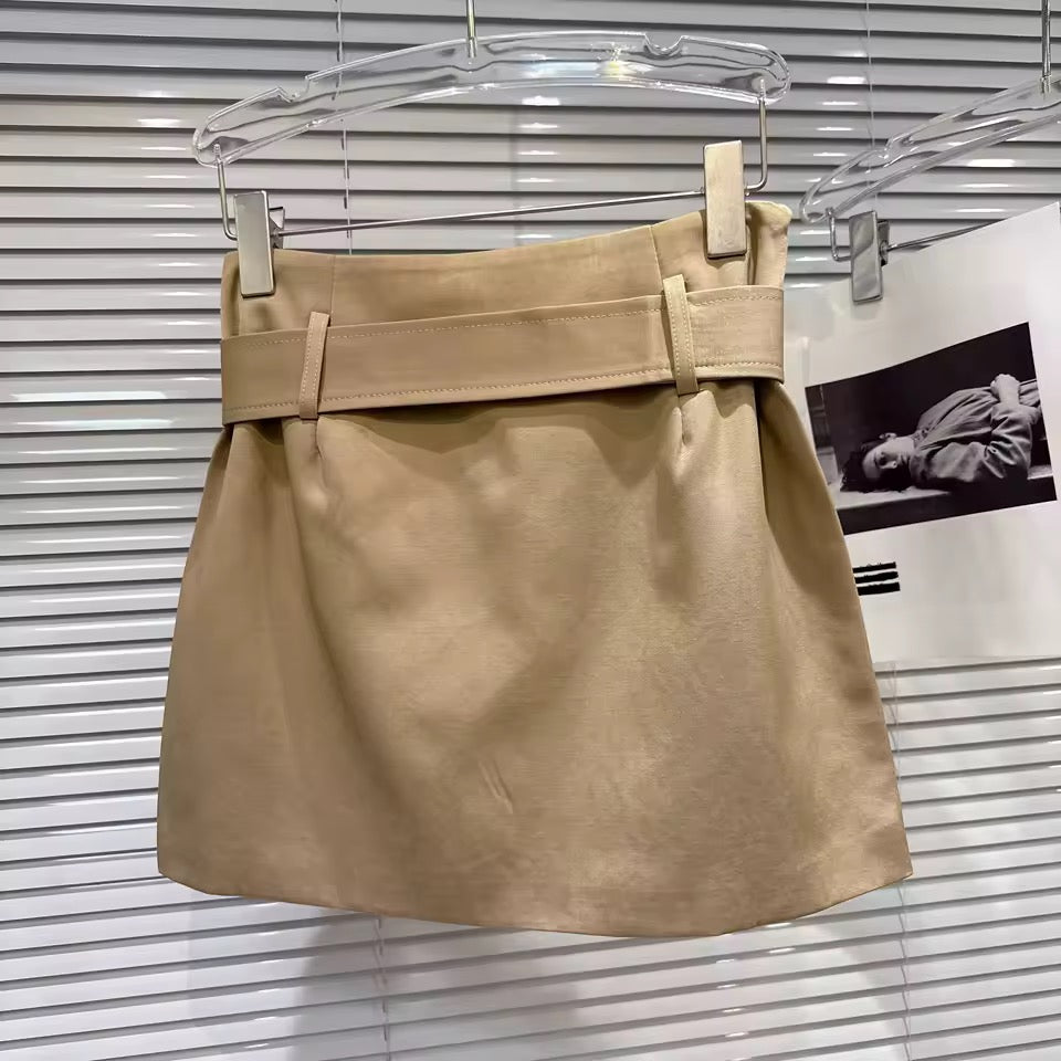 Пола Trench