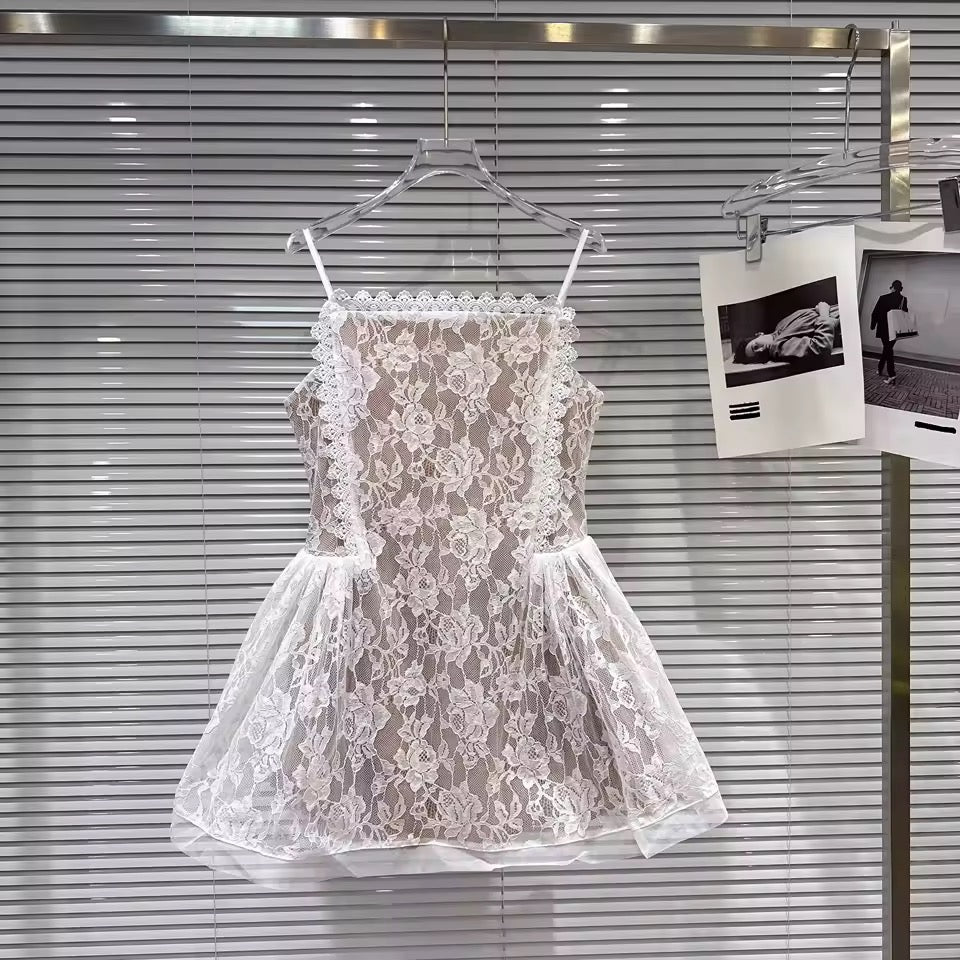 Рокля Lacy White