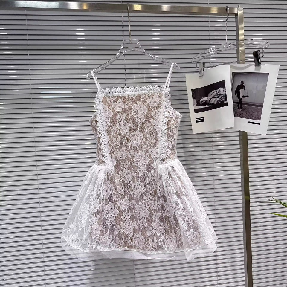 Рокля Lacy White