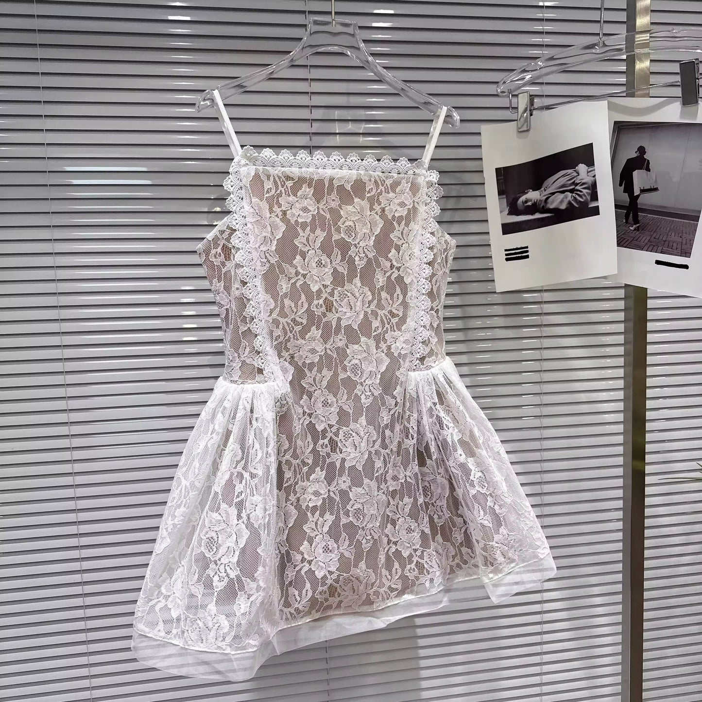 Рокля Lacy White